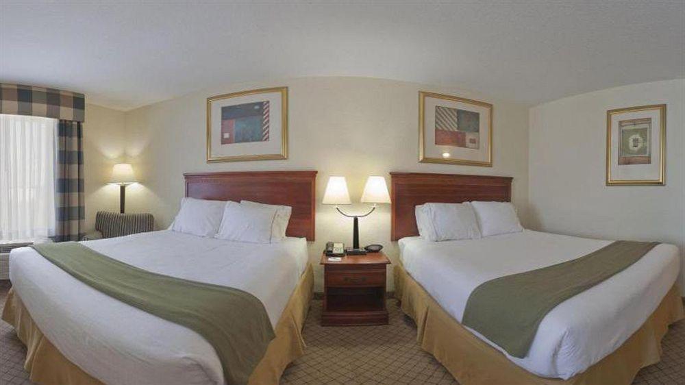 Holiday Inn Express Hotel & Suites Tampa-Fairgrounds-Casino By Ihg Mango Exterior photo
