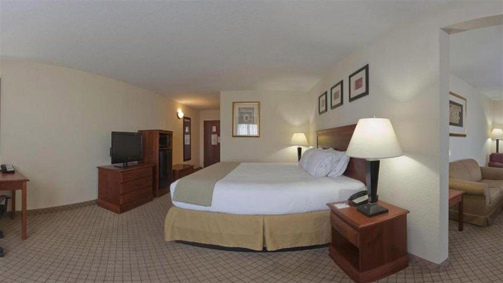 Holiday Inn Express Hotel & Suites Tampa-Fairgrounds-Casino By Ihg Mango Exterior photo
