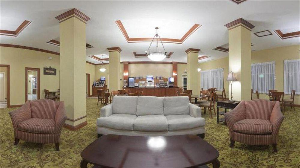 Holiday Inn Express Hotel & Suites Tampa-Fairgrounds-Casino By Ihg Mango Exterior photo