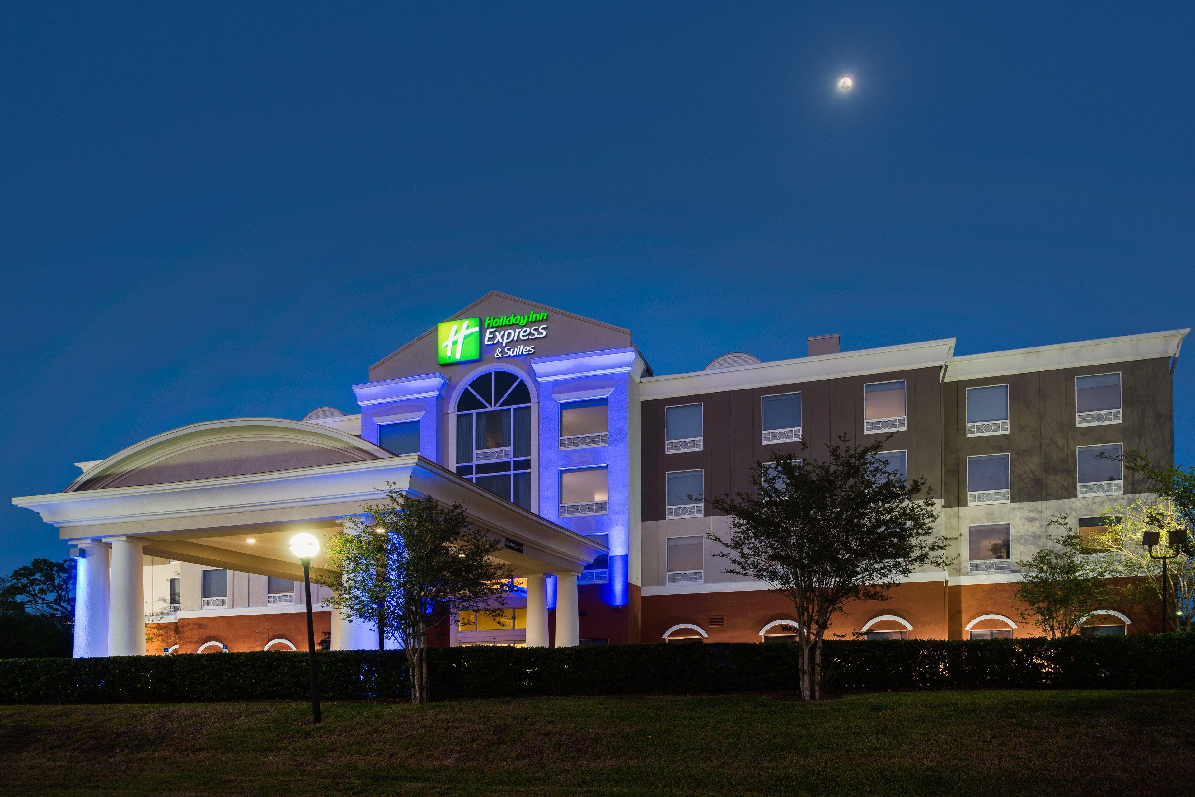 Holiday Inn Express Hotel & Suites Tampa-Fairgrounds-Casino By Ihg Mango Exterior photo