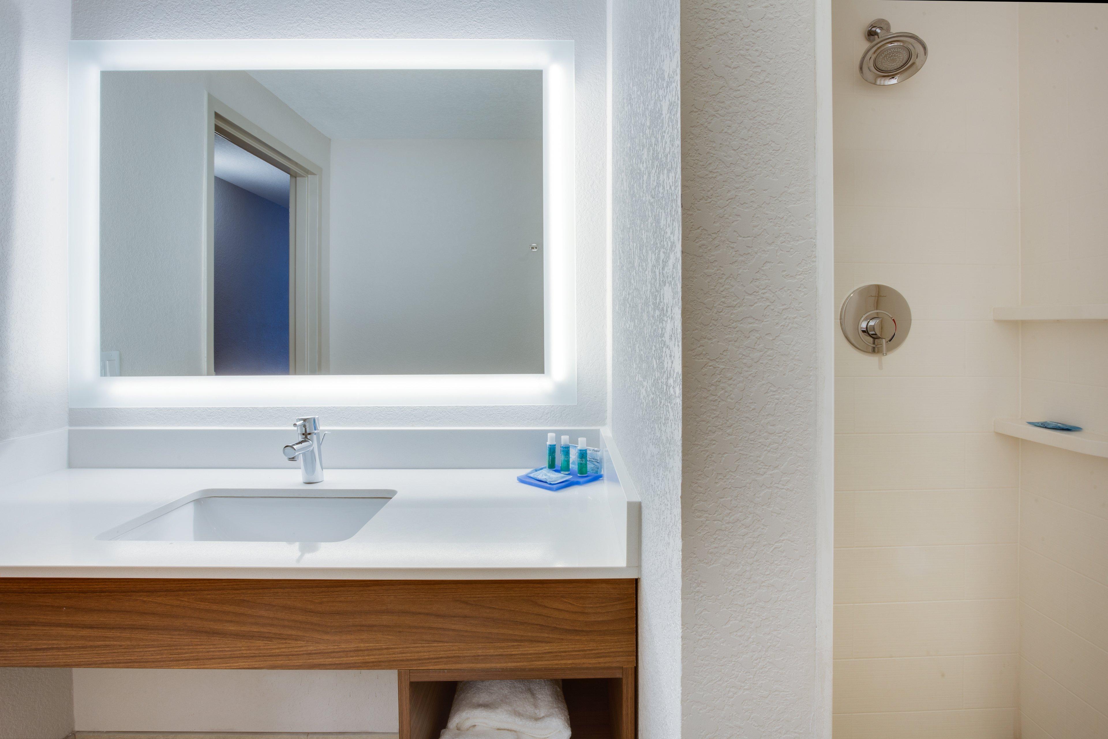 Holiday Inn Express Hotel & Suites Tampa-Fairgrounds-Casino By Ihg Mango Exterior photo