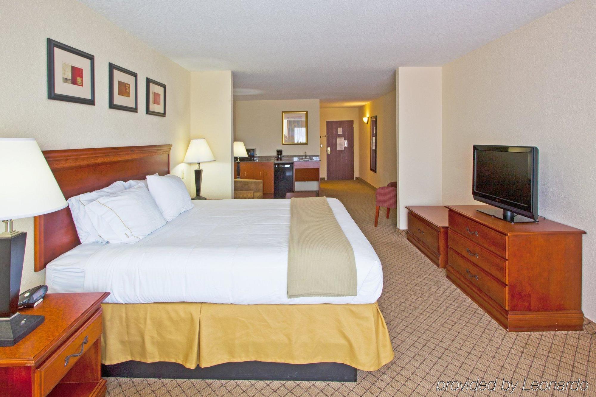 Holiday Inn Express Hotel & Suites Tampa-Fairgrounds-Casino By Ihg Mango Room photo