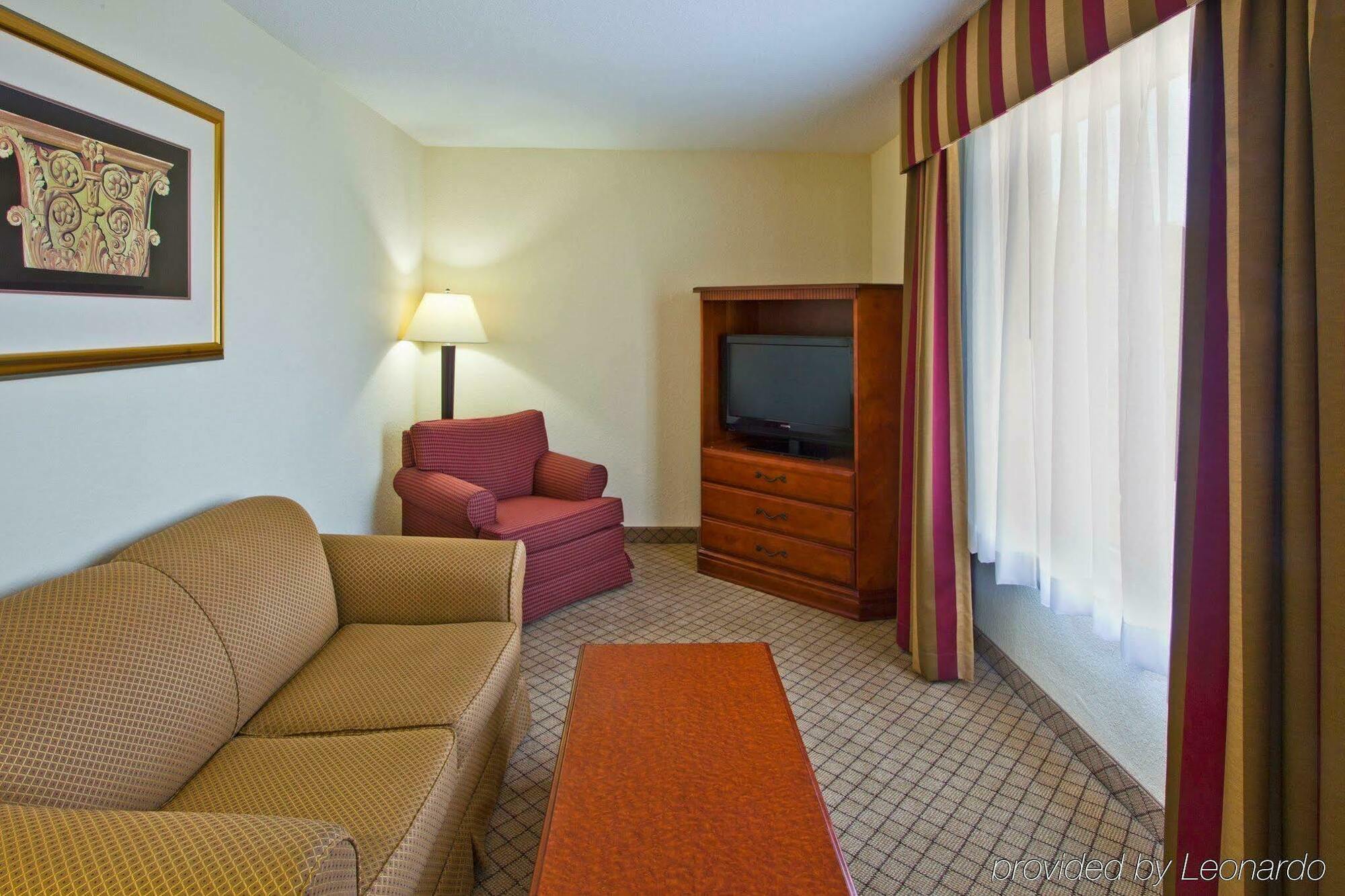 Holiday Inn Express Hotel & Suites Tampa-Fairgrounds-Casino By Ihg Mango Room photo