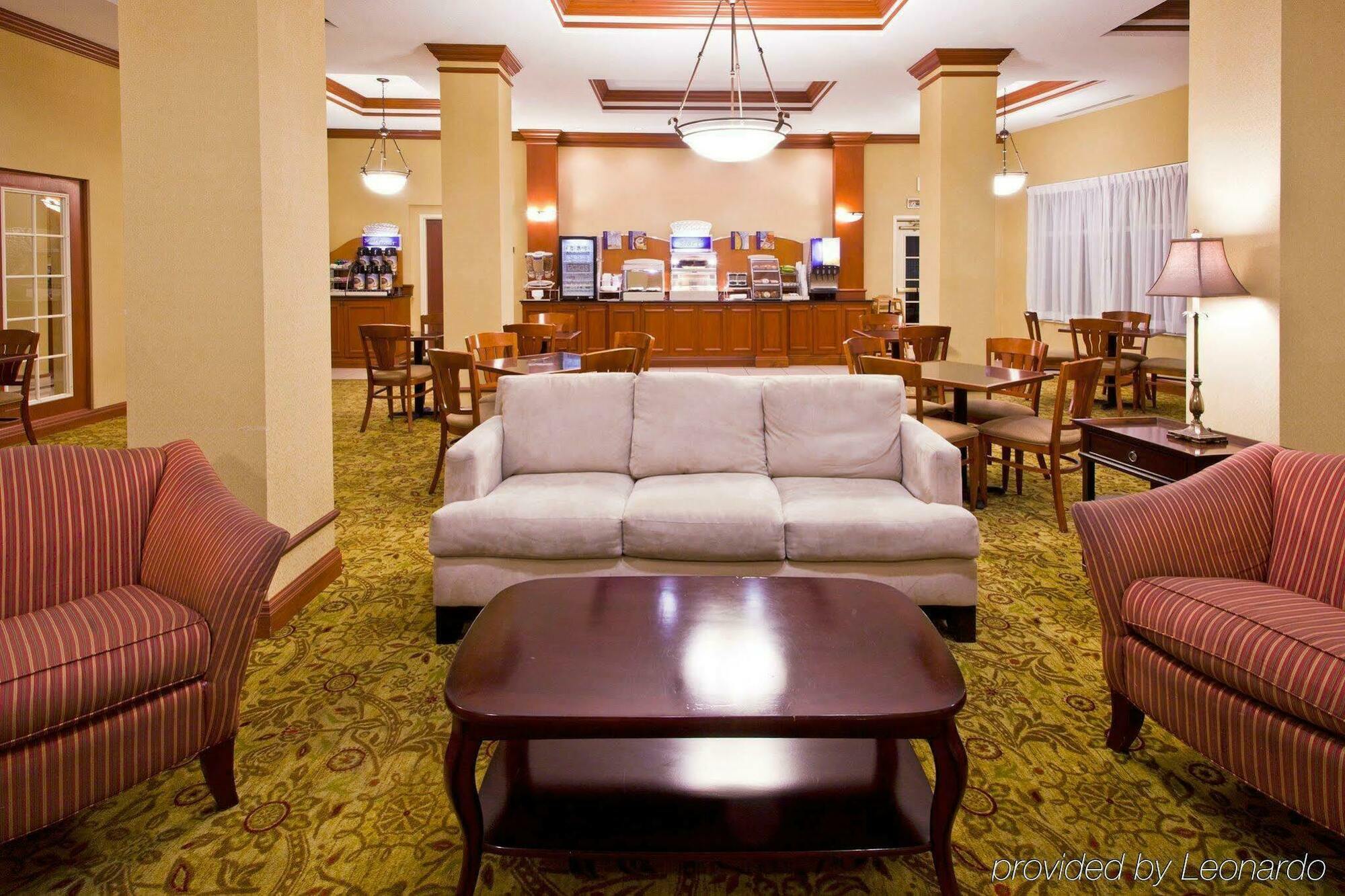 Holiday Inn Express Hotel & Suites Tampa-Fairgrounds-Casino By Ihg Mango Restaurant photo